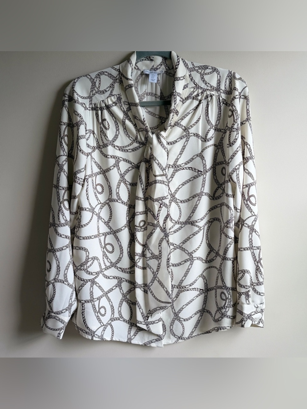 Caroline Belle Cream Tie-Neck Blouse with Black Chain Print Women’s Size Medium